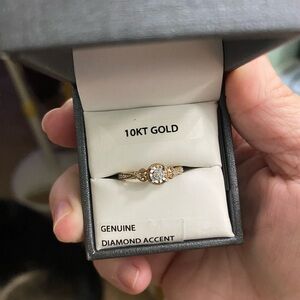 Elegant Gold Diamond Accent Ring